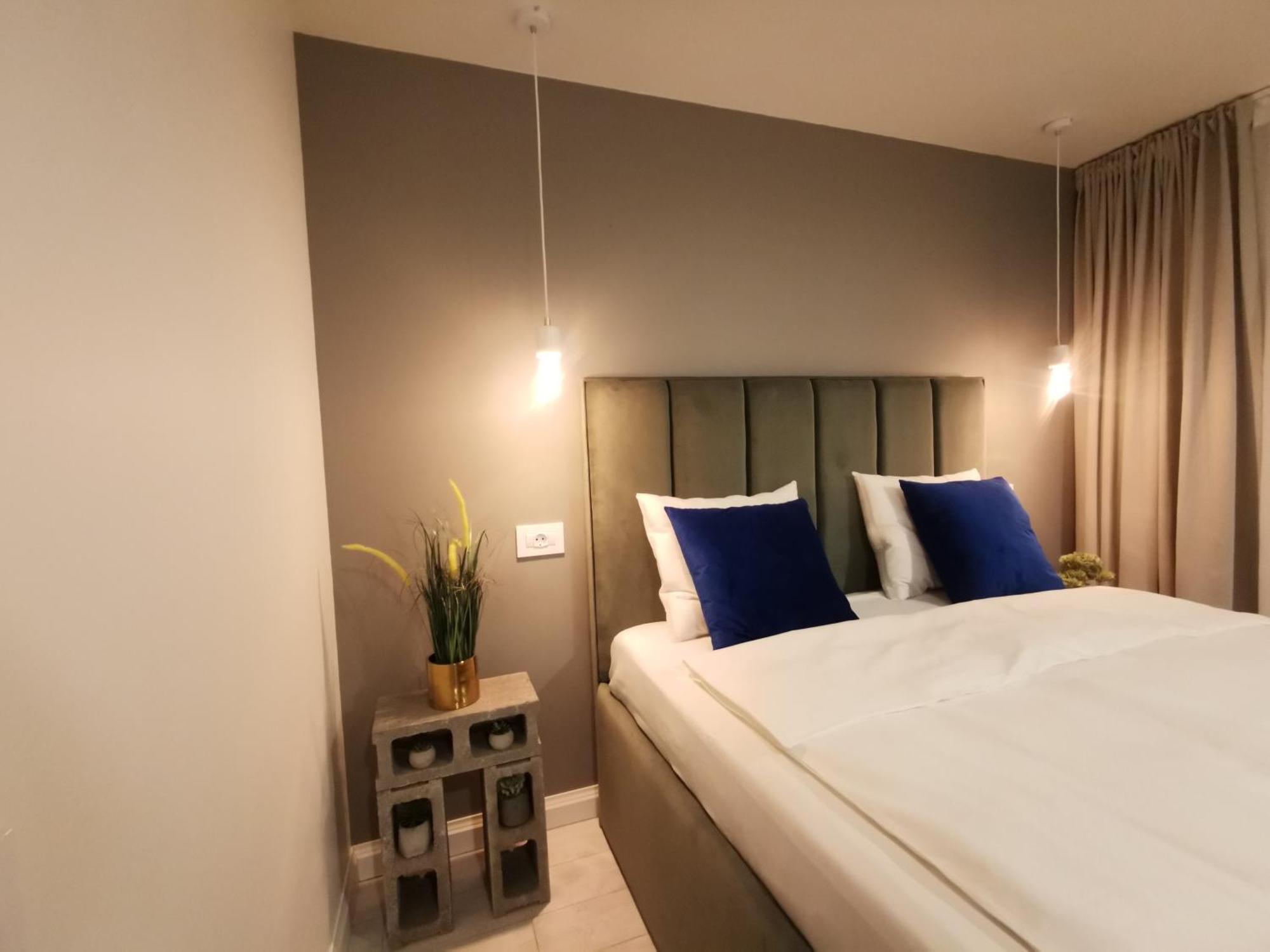 Noir Apartment Hateg Bagian luar foto